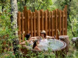 Camping Pas Cher vous présente avec son site Officiel campingpascher.fr, le Camping Domaine D'Anglas classé 5 étoiles, situé sur la commune de Brissac dans le département Hérault (Languedoc Roussillon) en France. Le camping Domaine D'Anglas, vous présente un hébergement de type mobil-home de 34 m² pour 1 personne. Le camping Domaine D'Anglas vous propose du vendredi 24 avril au vendredi 01 mai 2026, en promotion à -15% pour 7 nuits à 1160,25 € au lieu de 1365,0 € soit une Économie de 204,75 €. Cette location propose 75 dates différentes pour réserver votre séjour. Découvrez également les 12 autres gammes d'hébergements du camping. MerRivière, Piscine extérieure, Animations familiales, Club enfants, Aire de jeux enfants, Canoë-kayak, Golf, Ping-pong, Pétanque, Randonnée, Terrain de football, Bar, Boulangerie, Dépôt de pain, Plats à emporter, Restaurant, Épicerie,... En savoir plus : cliquez-ICI.