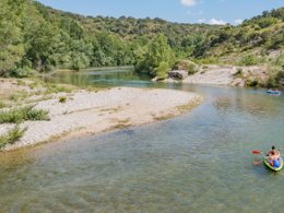 Camping Pas Cher vous présente avec son site Officiel campingpascher.fr, le Camping Domaine D'Anglas classé 5 étoiles, situé sur la commune de Brissac dans le département Hérault (Languedoc Roussillon) en France. Le camping Domaine D'Anglas vous propose un hébergement de type tente en toile et bois de 26 m² pour 5 personnes. L'établissement vous propose 12 autres types d'hébergements. Découvrez tous nos séjours à petits prix dans la commune et aux alentours de Brissac du département : Hérault (Languedoc Roussillon). MerRivière, Piscine extérieure, Animations familiales, Club enfants, Aire de jeux enfants, Canoë-kayak, Golf, Ping-pong, Pétanque, Randonnée, Terrain de football, Bar, Boulangerie, Dépôt de pain, Plats à emporter, Restaurant, Épicerie,... En savoir plus : cliquez-ICI.