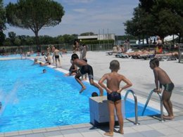 Camping Pas Cher vous présente avec son site Officiel campingpascher.fr, le Camping Le Lomagnol classé 3 étoiles, situé sur la commune de Beaumont De Lomagne dans le département Tarn-et-garonne (Midi Pyrénées) en France. Le camping Le Lomagnol vous propose un hébergement de type tente de 28 m² pour 1 personne. L'établissement vous propose 7 autres types d'hébergements. Découvrez tous nos séjours à petits prix dans la commune et aux alentours de Beaumont De Lomagne du département : Tarn-et-garonne (Midi Pyrénées). Les Avis clients pour le Camping Le Lomagnol sont excellents avec une note moyenne de 8 sur 10. Animations familiales, Aire de jeux enfants, Canoë-kayak, Centre équestre, Court de tennis, Ping-pong, Pétanque, Terrain multisports, Trampoline, Dépôt de pain, Plats à emporter, Snack/Bar, Épicerie,... En savoir plus : cliquez-ICI.