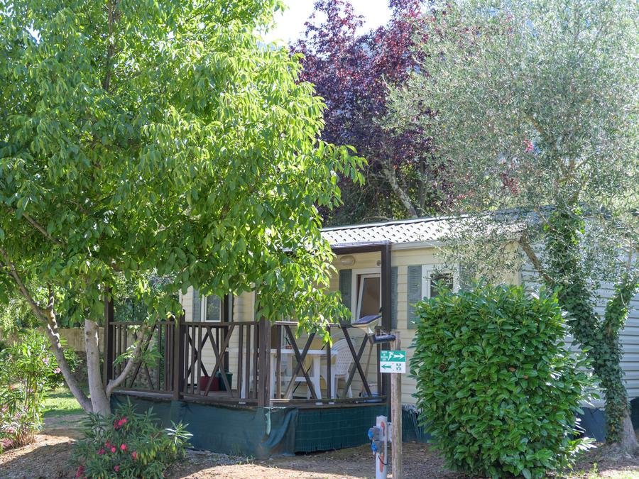 Camping Pas Cher vous présente avec son site Officiel campingpascher.fr, le Camping Le Mas Fleuri classé 2 étoiles, situé sur la commune de Sospel dans le département Alpes-maritimes (Provence Alpes Côte D'azur) en France. Le camping Le Mas Fleuri, vous présente un hébergement de type mobil-home de 24 m² avec climatisation et télévision. Le camping Le Mas Fleuri vous propose du jeudi 11 juin au jeudi 18 juin 2026 pour 7 nuits à 638€. Cette location propose 46 dates différentes pour réserver votre séjour. Découvrez également les 4 autres gammes d'hébergements du camping. Les Avis clients pour le Camping Le Mas Fleuri sont excellents avec une note moyenne de 9 sur 10. Piscine extérieure, Aire de jeux enfants, Canoë-kayak, Centre équestre, Cyclisme, Ping-pong, Pétanque, Randonnée, Bar, Restaurant, Supermarché,... En savoir plus : cliquez-ICI.