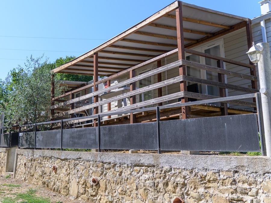 Camping Pas Cher vous présente avec son site Officiel campingpascher.fr, le Camping Le Mas Fleuri classé 2 étoiles, situé sur la commune de Sospel dans le département Alpes-maritimes (Provence Alpes Côte D'azur) en France. Le camping Le Mas Fleuri, vous présente un hébergement de type mobil-home avec climatisation et télévision. Le camping Le Mas Fleuri vous propose du sam. 05 septembre au sam. 12 septembre 2026 pour 7 nuits à 660€. Cette location propose 26 dates différentes pour réserver votre séjour. Découvrez également les 4 autres gammes d'hébergements du camping. Les Avis clients pour le Camping Le Mas Fleuri sont excellents avec une note moyenne de 9 sur 10. Piscine extérieure, Aire de jeux enfants, Canoë-kayak, Centre équestre, Cyclisme, Ping-pong, Pétanque, Randonnée, Bar, Restaurant, Supermarché,... En savoir plus : cliquez-ICI.