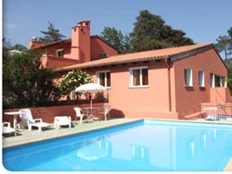 Camping Pas Cher vous présente avec son site Officiel campingpascher.fr, le Camping Le Mas Fleuri classé 2 étoiles, situé sur la commune de Sospel dans le département Alpes-maritimes (Provence Alpes Côte D'azur) en France. Le camping Le Mas Fleuri, vous présente un hébergement de type mobil-home de 20 m² avec climatisation et télévision. Le camping Le Mas Fleuri vous propose du sam. 05 septembre au sam. 12 septembre 2026 pour 7 nuits à 517€. Cette location propose 8 dates différentes pour réserver votre séjour. Découvrez également les 4 autres gammes d'hébergements du camping. Les Avis clients pour le Camping Le Mas Fleuri sont excellents avec une note moyenne de 9 sur 10. Piscine extérieure, Aire de jeux enfants, Canoë-kayak, Centre équestre, Cyclisme, Ping-pong, Pétanque, Randonnée, Bar, Restaurant, Supermarché,... En savoir plus : cliquez-ICI.