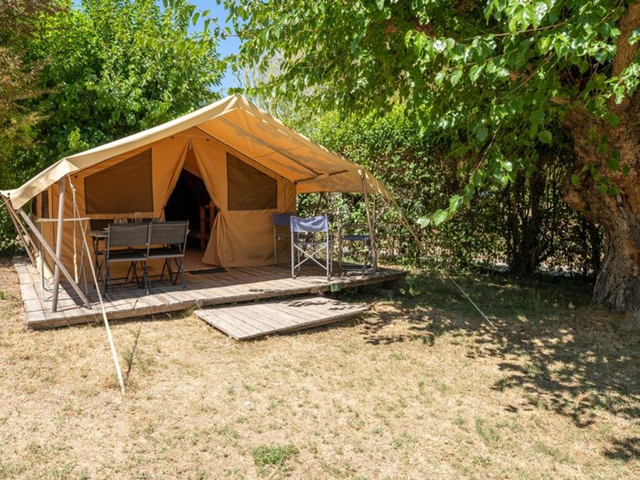 Camping Pas Cher vous présente avec son site Officiel campingpascher.fr, le Camping Les Routes De Provence - Ciela Village classé 3 étoiles, situé sur la commune de Forcalquier dans le département Alpes-de-haute-provence (Provence Alpes Côte D'azur) en France. Le camping Les Routes De Provence - Ciela Village, vous présente un hébergement de type tente de 20 m². Le camping Les Routes De Provence - Ciela Village vous propose du dimanche 13 septembre au dimanche 20 septembre 2026, en promotion à -14% pour 7 nuits à 204 € au lieu de 238,0 € soit une Économie de 34 €. Cette location propose 47 dates différentes pour réserver votre séjour. Découvrez également les 9 autres gammes d'hébergements du camping. Les Avis clients pour le Camping Les Routes De Provence - Ciela Village sont excellents avec une note moyenne de 8 sur 10. Piscine chauffée, Piscine extérieure, Animation enfants, Animations familiales, Aire de jeux enfants, Baby-foot, Centre équestre, Cyclisme, Pétanque, Randonnée, Terrain de football, Terrain de volley-ball, Boulangerie, Bureau de tabac, Snack/Bar, Supermarché, Épicerie,... En savoir plus : cliquez-ICI.