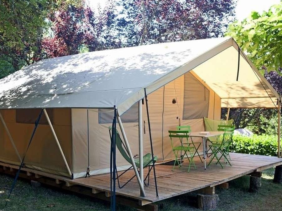Camping Pas Cher vous présente avec son site Officiel campingpascher.fr, le Camping Les Routes De Provence - Ciela Village classé 3 étoiles, situé sur la commune de Forcalquier dans le département Alpes-de-haute-provence (Provence Alpes Côte D'azur) en France. Le camping Les Routes De Provence - Ciela Village, vous présente un hébergement de type tente de 25 m². Le camping Les Routes De Provence - Ciela Village vous propose du dimanche 13 septembre au dimanche 20 septembre 2026, en promotion à -14% pour 7 nuits à 216 € au lieu de 252,0 € soit une Économie de 36 €. Cette location propose 59 dates différentes pour réserver votre séjour. Découvrez également les 9 autres gammes d'hébergements du camping. Les Avis clients pour le Camping Les Routes De Provence - Ciela Village sont excellents avec une note moyenne de 8 sur 10. Piscine chauffée, Piscine extérieure, Animation enfants, Animations familiales, Aire de jeux enfants, Baby-foot, Centre équestre, Cyclisme, Pétanque, Randonnée, Terrain de football, Terrain de volley-ball, Boulangerie, Bureau de tabac, Snack/Bar, Supermarché, Épicerie,... En savoir plus : cliquez-ICI.