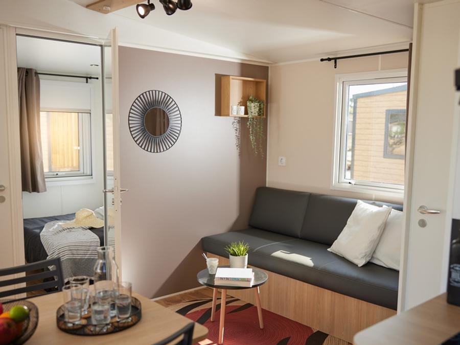 Camping Pas Cher vous présente avec son site Officiel campingpascher.fr, le Camping Les Routes De Provence - Ciela Village classé 3 étoiles, situé sur la commune de Forcalquier dans le département Alpes-de-haute-provence (Provence Alpes Côte D'azur) en France. Le camping Les Routes De Provence - Ciela Village, vous présente un hébergement de type mobil-home de 30 m² et télévision. Le camping Les Routes De Provence - Ciela Village vous propose du dimanche 13 septembre au dimanche 20 septembre 2026, en promotion à -14% pour 7 nuits à 342 € au lieu de 399,0 € soit une Économie de 57 €. Cette location propose 20 dates différentes pour réserver votre séjour. Découvrez également les 9 autres gammes d'hébergements du camping. Les Avis clients pour le Camping Les Routes De Provence - Ciela Village sont excellents avec une note moyenne de 8 sur 10. Piscine chauffée, Piscine extérieure, Animation enfants, Animations familiales, Aire de jeux enfants, Baby-foot, Centre équestre, Cyclisme, Pétanque, Randonnée, Terrain de football, Terrain de volley-ball, Boulangerie, Bureau de tabac, Snack/Bar, Supermarché, Épicerie,... En savoir plus : cliquez-ICI.