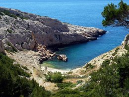 Camping Pas Cher vous présente avec son site Officiel campingpascher.fr, le Camping Les Routes De Provence classé 3 étoiles, situé sur la commune de Forcalquier dans le département Alpes-de-haute-provence (Provence Alpes Côte D'azur) en France. Le camping Les Routes De Provence, vous présente un hébergement de type lodge de 16 m². Le camping Les Routes De Provence vous propose du sam. 30 mai au sam. 06 juin 2026, en promotion à -15% pour 7 nuits à 205,70 € au lieu de 242,0 € soit une Économie de 36,30 €. Cette location propose 88 dates différentes pour réserver votre séjour. Découvrez également les 9 autres gammes d'hébergements du camping. Les Avis clients pour le Camping Les Routes De Provence sont excellents avec une note moyenne de 8 sur 10. Piscine chauffée, Piscine extérieure, Animation enfants, Animations familiales, Aire de jeux enfants, Baby-foot, Centre équestre, Cyclisme, Pétanque, Randonnée, Terrain de football, Terrain de volley-ball, Boulangerie, Bureau de tabac, Snack/Bar, Supermarché, Épicerie,... En savoir plus : cliquez-ICI.