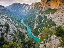 Camping Pas Cher vous présente avec son site Officiel campingpascher.fr, le Camping Les Routes De Provence classé 3 étoiles, situé sur la commune de Forcalquier dans le département Alpes-de-haute-provence (Provence Alpes Côte D'azur) en France. Le camping Les Routes De Provence, vous présente un hébergement de type tente de 20 m². Le camping Les Routes De Provence vous propose du sam. 30 mai au sam. 06 juin 2026, en promotion à -15% pour 7 nuits à 205,70 € au lieu de 242,0 € soit une Économie de 36,30 €. Cette location propose 91 dates différentes pour réserver votre séjour. Découvrez également les 9 autres gammes d'hébergements du camping. Les Avis clients pour le Camping Les Routes De Provence sont excellents avec une note moyenne de 8 sur 10. Piscine chauffée, Piscine extérieure, Animation enfants, Animations familiales, Aire de jeux enfants, Baby-foot, Centre équestre, Cyclisme, Pétanque, Randonnée, Terrain de football, Terrain de volley-ball, Boulangerie, Bureau de tabac, Snack/Bar, Supermarché, Épicerie,... En savoir plus : cliquez-ICI.