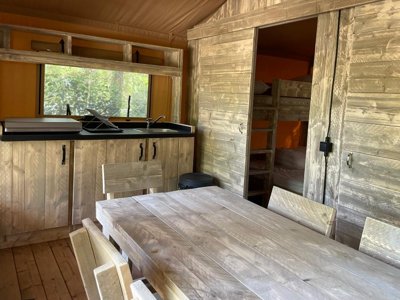 Cliquez pour découvrir toutes les photos de l'HÉBERGEMENT ! tente en toile et bois - Lodges & Nature photo 2