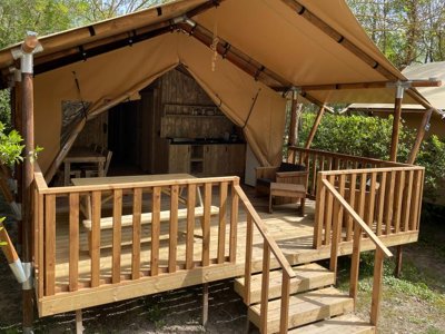 Cliquez pour découvrir toutes les photos de l'HÉBERGEMENT ! tente en toile et bois - Lodges & Nature photo 2