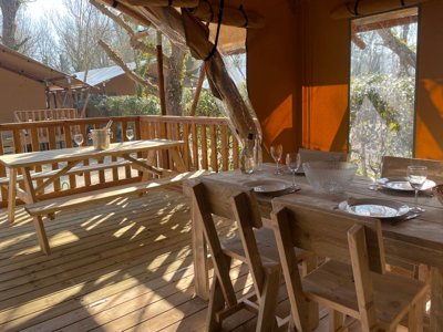 Cliquez pour découvrir toutes les photos de l'HÉBERGEMENT ! tente en toile et bois - Lodges & Nature photo 3