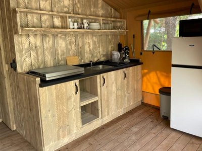 Cliquez pour découvrir toutes les photos de l'HÉBERGEMENT ! tente en toile et bois - Lodges & Nature photo 6