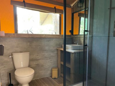 Cliquez pour découvrir toutes les photos de l'HÉBERGEMENT ! tente en toile et bois - Lodges & Nature photo 7