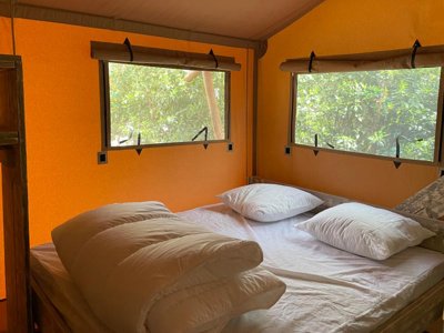 Cliquez pour découvrir toutes les photos de l'HÉBERGEMENT ! tente en toile et bois - Lodges & Nature photo 9
