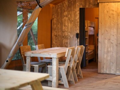 Cliquez pour découvrir toutes les photos de l'HÉBERGEMENT ! tente en toile et bois - Lodges & Nature photo 2