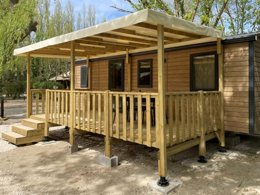 Camping Pas Cher vous présente avec son site Officiel campingpascher.fr, le Camping Lodges & Nature classé 2 étoiles, situé sur la commune de Avignon dans le département Vaucluse (Provence Alpes Côte D'azur) en France. Le camping Lodges & Nature vous propose un hébergement de type mobil-home de 33 m² avec climatisation (télévision). L'établissement vous propose 6 autres types d'hébergements. Découvrez tous nos séjours à petits prix dans la commune et aux alentours de Avignon du département : Vaucluse (Provence Alpes Côte D'azur). Les Avis clients pour le Camping Lodges & Nature sont excellents avec une note moyenne de 8 sur 10. Piscine extérieure, Aire de jeux enfants, Court de tennis, Ping-pong, Pétanque, Restaurant, Snack/Bar,... En savoir plus : cliquez-ICI.