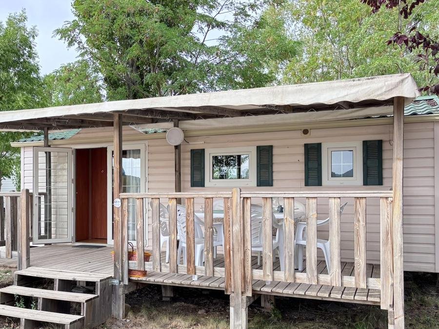 Camping Pas Cher vous présente avec son site Officiel campingpascher.fr, le Camping Tikayan La Célestine classé 3 étoiles, situé sur la commune de Beynes dans le département Alpes-de-haute-provence (Provence Alpes Côte D'azur) en France. Le camping Tikayan La Célestine, vous présente un hébergement de type mobil-home de 28 m² avec climatisation et télévision. Le camping Tikayan La Célestine vous proposeun séjour PAS CHER avec une REMISEdu sam. 13 juin au sam. 20 juin 2026, en promotion à -57% pour 7 nuits à 259 € au lieu de 609,0 € soit une Économie de 350 €. Cette location propose 14 dates différentes pour réserver votre séjour. Découvrez également les 8 autres gammes d'hébergements du camping. Les Avis clients pour le Camping Tikayan La Célestine sont excellents avec une note moyenne de 8 sur 10. Rivière, Lagon, Aire de jeux enfants, Court de tennis, Cyclisme, Golf, Ping-pong, Pétanque, Randonnée, Terrain de badminton, Terrain de football, Terrain de volley-ball, Food truck, Restaurant, Supermarché, Épicerie,... En savoir plus : cliquez-ICI.