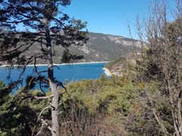 Camping Pas Cher vous présente avec son site Officiel campingpascher.fr, le Camping La Ribière classé 3 étoiles, situé sur la commune de Annot dans le département Alpes-de-haute-provence (Provence Alpes Côte D'azur) en France. Le camping La Ribière, vous présente un hébergement de type caravane de 20 m² pour 1 personne et télévision. Le camping La Ribière vous propose du dimanche 21 juin au dimanche 28 juin 2026 pour 7 nuits à 270€. Cette location propose 36 dates différentes pour réserver votre séjour. Découvrez également les 10 autres gammes d'hébergements du camping. Les Avis clients pour le Camping La Ribière sont excellents avec une note moyenne de 9 sur 10. Rivière, Piscine chauffée, Piscine extérieure, Animations familiales, Aire de jeux enfants, Centre équestre, Cyclisme, Pétanque, Randonnée, Salle de jeux vidéo, Dépôt de pain, Snack/Bar, Supermarché,... En savoir plus : cliquez-ICI.