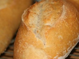 Camping Pas Cher vous présente avec son site Officiel campingpascher.fr, le Camping Les 2 Vallées classé 3 étoiles, situé sur la commune de Nant dans le département Aveyron (Midi Pyrénées) en France. Le camping Les 2 Vallées, vous présente un hébergement de type mobil-home de 28 m² pour 5 personnes et télévision. Le camping Les 2 Vallées vous propose du dimanche 20 septembre au dimanche 27 septembre 2026 pour 7 nuits à 265€. Cette location propose 119 dates différentes pour réserver votre séjour. Découvrez également les 6 autres gammes d'hébergements du camping. Rivière, Piscine chauffée, Piscine extérieure, Animations familiales, Aire de jeux enfants, Baby-foot, Canoë-kayak, Canyoning, Centre équestre, Court de tennis, Escalade, Parcours sportif, Ping-pong, Pétanque, Rafting, Randonnée, Salle de fitness, Terrain de football, Trampoline, Bar, Boulangerie, Brasserie, Bureau de tabac, Café, Créperie, Dépôt de pain, Food truck, Pizzeria, Plats à emporter, Restaurant, Restaurant grill, Snack/Bar, Station-service, Supermarché, Épicerie,... En savoir plus : cliquez-ICI.