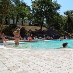 Camping Pas Cher vous présente avec son site Officiel campingpascher.fr, le Établissement La Salendrinque, situé sur la commune de Lasalle dans le département Gard (Languedoc-roussillon) en France. L'établissement La Salendrinque vous propose un hébergement de type mobilhome de 25 m². L'établissement vous propose 2 autres types d'hébergements. Découvrez tous nos séjours à petits prix dans la commune et aux alentours de Lasalle du département : Gard (Languedoc-roussillon).... En savoir plus : cliquez-ICI.