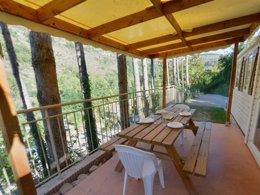 Camping Pas Cher vous présente avec son site Officiel campingpascher.fr, le Camping De La Cascade classé 4 étoiles, situé sur la commune de Saint Rome De Tarn dans le département Aveyron (Midi Pyrénées) en France. Le camping De La Cascade, vous présente un hébergement de type mobil-home de 32 m² pour 6 personnes et télévision. Le camping De La Cascade vous propose du mercredi 01 avril au mercredi 08 avril 2026 pour 7 nuits à 480€. Cette location propose 145 dates différentes pour réserver votre séjour. Découvrez également les 16 autres gammes d'hébergements du camping. Les Avis clients pour le Camping De La Cascade sont excellents avec une note moyenne de 9 sur 10. Rivière, Piscine chauffée, Piscine extérieure, Animation enfants, Animations familiales, Aire de jeux enfants, Canoë-kayak, Ping-pong, Pétanque, Salle de jeux vidéo, Structure gonflable enfants, Terrain multisports, Bar, Bureau de tabac, Dépôt de pain, Pizzeria, Restaurant, Station-service, Supermarché, Épicerie,... En savoir plus : cliquez-ICI.