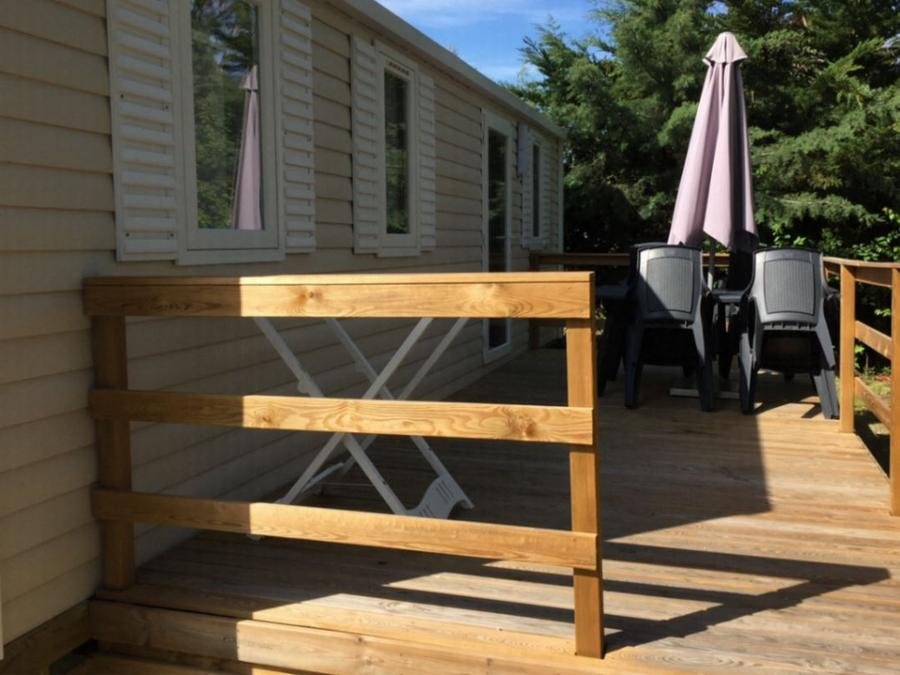Camping Pas Cher vous présente avec son site Officiel campingpascher.fr, le Camping Paradis Du Viaduc classé 4 étoiles, situé sur la commune de Millau dans le département Aveyron (Midi Pyrénées) en France. Le camping Paradis Du Viaduc vous propose un hébergement de type mobil-home de 28 m² avec climatisation. L'établissement vous propose 8 autres types d'hébergements. Découvrez tous nos séjours à petits prix dans la commune et aux alentours de Millau du département : Aveyron (Midi Pyrénées). Les Avis clients pour le Camping Paradis Du Viaduc sont excellents avec une note moyenne de 8 sur 10. Rivière, Piscine chauffée, Piscine extérieure, Animation enfants, Animations familiales, Aire de jeux enfants, Ping-pong, Pétanque, Salle de jeux vidéo, Terrain multisports, Bar, Dépôt de pain, Plats à emporter, Restaurant, Snack/Bar, Épicerie,... En savoir plus : cliquez-ICI.