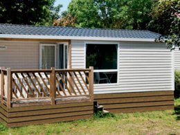 Camping Pas Cher vous présente avec son site Officiel campingpascher.fr, le Camping Paradis Du Viaduc classé 4 étoiles, situé sur la commune de Millau dans le département Aveyron (Midi Pyrénées) en France. Le camping Paradis Du Viaduc, vous présente un hébergement de type mobil-home de 29 m². Le camping Paradis Du Viaduc vous propose du dimanche 13 septembre au dimanche 20 septembre 2026, en promotion à -10% pour 7 nuits à 179 € au lieu de 200,0 € soit une Économie de 21 €. Cette location propose 91 dates différentes pour réserver votre séjour. Découvrez également les 8 autres gammes d'hébergements du camping. Les Avis clients pour le Camping Paradis Du Viaduc sont excellents avec une note moyenne de 8 sur 10. Rivière, Piscine chauffée, Piscine extérieure, Animation enfants, Animations familiales, Aire de jeux enfants, Ping-pong, Pétanque, Salle de jeux vidéo, Terrain multisports, Bar, Dépôt de pain, Plats à emporter, Restaurant, Snack/Bar, Épicerie,... En savoir plus : cliquez-ICI.