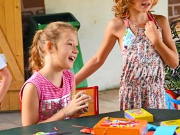 Camping Pas Cher vous présente avec son site Officiel campingpascher.fr, le Camping Paradis Du Viaduc classé 4 étoiles, situé sur la commune de Millau dans le département Aveyron (Midi Pyrénées) en France. Le camping Paradis Du Viaduc, vous présente un hébergement de type mobil-home de 29 m². Le camping Paradis Du Viaduc vous propose du dimanche 13 septembre au dimanche 20 septembre 2026, en promotion à -10% pour 7 nuits à 179 € au lieu de 200,0 € soit une Économie de 21 €. Cette location propose 91 dates différentes pour réserver votre séjour. Découvrez également les 8 autres gammes d'hébergements du camping. Les Avis clients pour le Camping Paradis Du Viaduc sont excellents avec une note moyenne de 8 sur 10. Rivière, Piscine chauffée, Piscine extérieure, Animation enfants, Animations familiales, Aire de jeux enfants, Ping-pong, Pétanque, Salle de jeux vidéo, Terrain multisports, Bar, Dépôt de pain, Plats à emporter, Restaurant, Snack/Bar, Épicerie,... En savoir plus : cliquez-ICI.