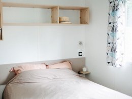 Camping Pas Cher vous présente avec son site Officiel campingpascher.fr, le Camping Paradis Du Viaduc classé 4 étoiles, situé sur la commune de Millau dans le département Aveyron (Midi Pyrénées) en France. Le camping Paradis Du Viaduc vous propose un hébergement de type mobil-home de 37 m² pour 8 personnes avec climatisation. L'établissement vous propose 8 autres types d'hébergements. Découvrez tous nos séjours à petits prix dans la commune et aux alentours de Millau du département : Aveyron (Midi Pyrénées). Les Avis clients pour le Camping Paradis Du Viaduc sont excellents avec une note moyenne de 8 sur 10. Rivière, Piscine chauffée, Piscine extérieure, Animation enfants, Animations familiales, Aire de jeux enfants, Ping-pong, Pétanque, Salle de jeux vidéo, Terrain multisports, Bar, Dépôt de pain, Plats à emporter, Restaurant, Snack/Bar, Épicerie,... En savoir plus : cliquez-ICI.