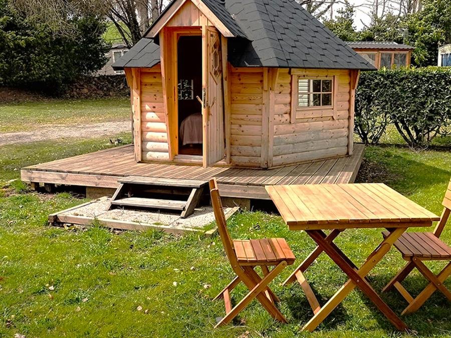 Camping Pas Cher vous présente avec son site Officiel campingpascher.fr, le Camping Les Cantarelles - Ciela Village classé 3 étoiles, situé sur la commune de Alrance dans le département Aveyron (Midi Pyrénées) en France. Le camping Les Cantarelles - Ciela Village, vous présente un hébergement de type hébergement insolite de 9 m² et télévision. Le camping Les Cantarelles - Ciela Village vous propose du dimanche 07 juin au dimanche 14 juin 2026, en promotion à -14% pour 7 nuits à 168 € au lieu de 196,0 € soit une Économie de 28 €. Cette location propose 100 dates différentes pour réserver votre séjour. Découvrez également les 10 autres gammes d'hébergements du camping. Les Avis clients pour le Camping Les Cantarelles - Ciela Village sont de 7 sur 10. Lac, Piscine chauffée, Piscine extérieure, Animations familiales, Club enfants, Aire de jeux enfants, Baby-foot, Parcours sportif, Ping-pong, Pétanque, Trampoline, Bar, Restaurant, Snack/Bar, Épicerie,... En savoir plus : cliquez-ICI.