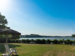 Camping Pas Cher vous présente avec son site Officiel campingpascher.fr, le Camping Les Cantarelles classé 3 étoiles, situé sur la commune de Alrance dans le département Aveyron (Midi Pyrénées) en France. Le camping Les Cantarelles, vous présente un hébergement de type hébergement insolite de 9 m² et télévision. Le camping Les Cantarelles vous propose du jeudi 07 mai au jeudi 14 mai 2026, en promotion à -15% pour 7 nuits à 166,60 € au lieu de 196,0 € soit une Économie de 29,40 €. Cette location propose 86 dates différentes pour réserver votre séjour. Découvrez également les 8 autres gammes d'hébergements du camping. Les Avis clients pour le Camping Les Cantarelles sont de 7 sur 10. Lac, Piscine chauffée, Piscine extérieure, Animations familiales, Club enfants, Aire de jeux enfants, Baby-foot, Parcours sportif, Ping-pong, Pétanque, Trampoline, Bar, Restaurant, Snack/Bar, Épicerie,... En savoir plus : cliquez-ICI.