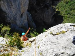 Camping Pas Cher vous présente avec son site Officiel campingpascher.fr, le Camping Les Cantarelles classé 3 étoiles, situé sur la commune de Alrance dans le département Aveyron (Midi Pyrénées) en France. Le camping Les Cantarelles, vous présente un hébergement de type mobil-home de 26 m² avec climatisation et télévision. Le camping Les Cantarelles vous propose du jeudi 07 mai au jeudi 14 mai 2026, en promotion à -15% pour 7 nuits à 267,75 € au lieu de 315,0 € soit une Économie de 47,25 €. Cette location propose 46 dates différentes pour réserver votre séjour. Découvrez également les 8 autres gammes d'hébergements du camping. Les Avis clients pour le Camping Les Cantarelles sont de 7 sur 10. Lac, Piscine chauffée, Piscine extérieure, Animations familiales, Club enfants, Aire de jeux enfants, Baby-foot, Parcours sportif, Ping-pong, Pétanque, Trampoline, Bar, Restaurant, Snack/Bar, Épicerie,... En savoir plus : cliquez-ICI.