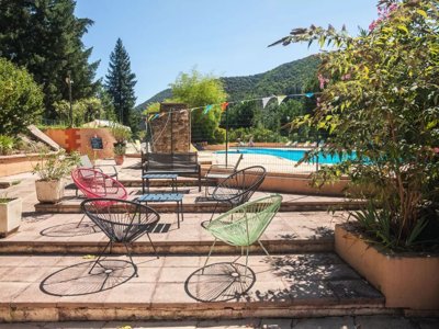Cliquez pour découvrir toutes les photos de l'ÉTABLISSEMENT ! établissement Du Château De L'Hom photo 6