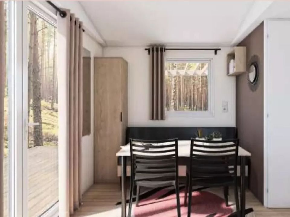 Cliquez pour découvrir toutes les photos de l'HÉBERGEMENT ! mobile_home - établissement Du Château De L'Hom photo 2