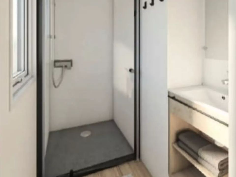 Cliquez pour découvrir toutes les photos de l'HÉBERGEMENT ! mobile_home - établissement Du Château De L'Hom photo 4