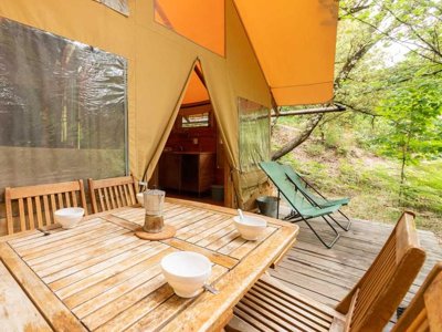 Cliquez pour découvrir toutes les photos de l'HÉBERGEMENT ! tente en toile et bois - Bivouac Nature photo 4