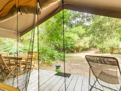 Cliquez pour découvrir toutes les photos de l'HÉBERGEMENT ! tente en toile et bois - Bivouac Nature photo 4