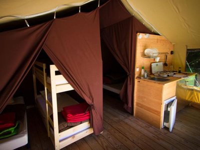 Cliquez pour découvrir toutes les photos de l'HÉBERGEMENT ! tente en toile et bois - Bivouac Nature photo 5