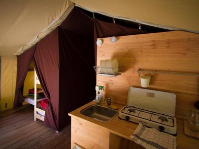 Cliquez pour découvrir toutes les photos de l'HÉBERGEMENT ! tente en toile et bois - Bivouac Nature photo 6