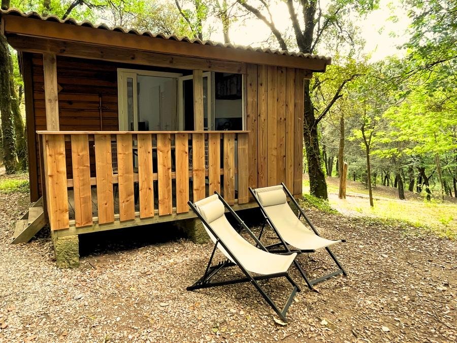 Camping Pas Cher vous présente avec son site Officiel campingpascher.fr, le Camping Sunêlia La Clémentine classé 4 étoiles, situé sur la commune de Cendras dans le département Gard (Languedoc Roussillon) en France. Le camping Sunêlia La Clémentine vous propose un hébergement de type chalet de 22 m² avec climatisation (télévision). L'établissement vous propose 14 autres types d'hébergements. Découvrez tous nos séjours à petits prix dans la commune et aux alentours de Cendras du département : Gard (Languedoc Roussillon). Les Avis clients pour le Camping Sunêlia La Clémentine sont excellents avec une note moyenne de 8 sur 10. Lagon, Piscine extérieure, Animations familiales, Club enfants, Aire de jeux enfants, Baby-foot, Court de padel en extérieur, Ping-pong, Structure gonflable enfants, Terrain de badminton, Terrain multisports, Dépôt de pain, Restaurant, Snack/Bar, Station-service, Supermarché, Épicerie,... En savoir plus : cliquez-ICI.