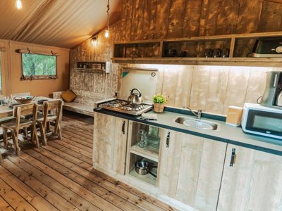 Cliquez pour découvrir toutes les photos de l'HÉBERGEMENT ! tente en toile et bois - Sunêlia La Clémentine photo 12