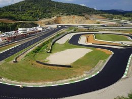 Camping Pas Cher vous présente avec son site Officiel campingpascher.fr, le Camping Sunêlia La Clémentine classé 4 étoiles, situé sur la commune de Cendras dans le département Gard (Languedoc Roussillon) en France. Le camping Sunêlia La Clémentine, vous présente un hébergement de type chalet de 30 m² pour 5 personnes avec climatisation et télévision. Le camping Sunêlia La Clémentine vous propose du vendredi 11 septembre au vendredi 18 septembre 2026, en promotion à -19% pour 7 nuits à 230,85 € au lieu de 285,0 € soit une Économie de 54,15 €. Cette location propose 47 dates différentes pour réserver votre séjour. Découvrez également les 14 autres gammes d'hébergements du camping. Les Avis clients pour le Camping Sunêlia La Clémentine sont excellents avec une note moyenne de 8 sur 10. Lagon, Piscine extérieure, Animations familiales, Club enfants, Aire de jeux enfants, Baby-foot, Court de padel en extérieur, Ping-pong, Structure gonflable enfants, Terrain de badminton, Terrain multisports, Dépôt de pain, Restaurant, Snack/Bar, Station-service, Supermarché, Épicerie,... En savoir plus : cliquez-ICI.