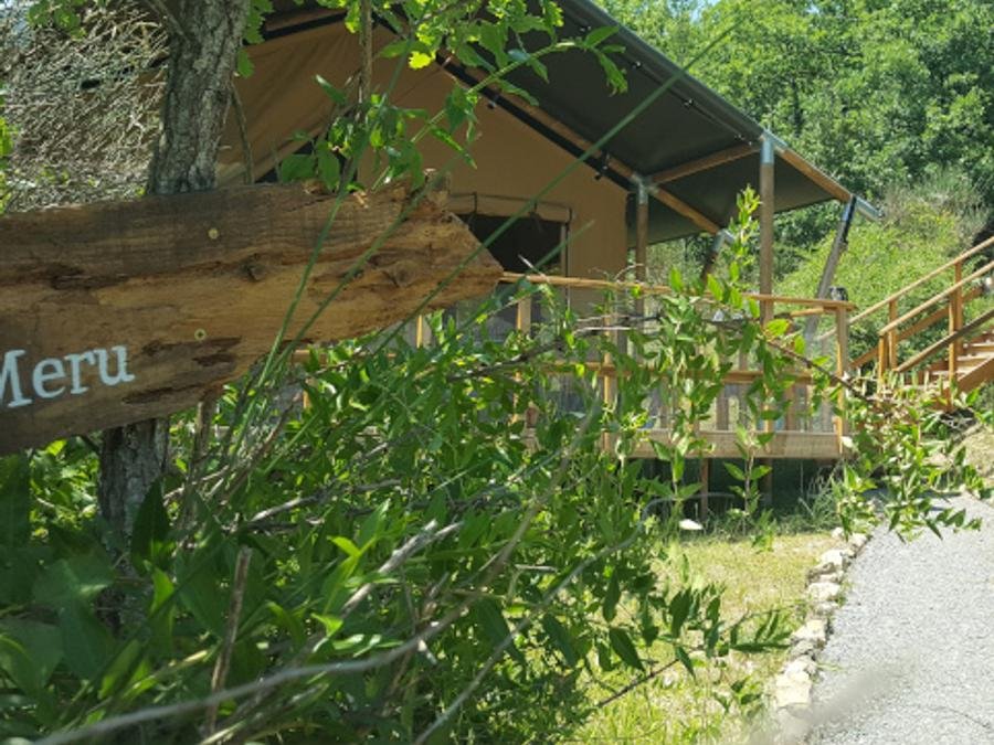 Camping Pas Cher vous présente avec son site Officiel campingpascher.fr, le Camping Le Camp classé 3 étoiles, situé sur la commune de Varen dans le département Tarn-et-garonne (Midi Pyrénées) en France. Le camping Le Camp vous propose un hébergement de type tente en toile et bois. L'établissement vous propose 7 autres types d'hébergements. Découvrez tous nos séjours à petits prix dans la commune et aux alentours de Varen du département : Tarn-et-garonne (Midi Pyrénées). Piscine extérieure, Animations familiales, Aire de jeux enfants, Canoë-kayak, Cyclisme, Escalade, Parcours sportif, Ping-pong, Pétanque, Plats à emporter,... En savoir plus : cliquez-ICI.