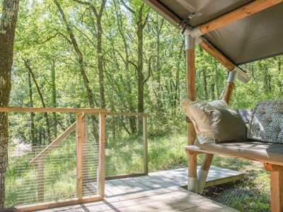 Cliquez pour découvrir toutes les photos de l'HÉBERGEMENT ! tente en toile et bois - Le Camp photo 11
