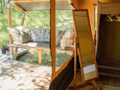 Cliquez pour découvrir toutes les photos de l'HÉBERGEMENT ! tente en toile et bois - Le Camp photo 12
