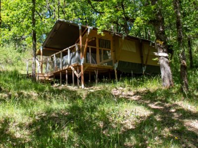 Cliquez pour découvrir toutes les photos de l'HÉBERGEMENT ! tente en toile et bois - Le Camp photo 2