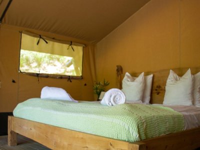 Cliquez pour découvrir toutes les photos de l'HÉBERGEMENT ! tente en toile et bois - Le Camp photo 4