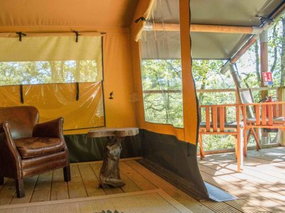 Cliquez pour découvrir toutes les photos de l'HÉBERGEMENT ! tente en toile et bois - Le Camp photo 8