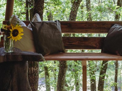 Cliquez pour découvrir toutes les photos de l'HÉBERGEMENT ! tente en toile et bois - Le Camp photo 2