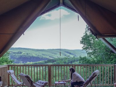 Cliquez pour découvrir toutes les photos de l'HÉBERGEMENT ! tente en toile et bois - Le Camp photo 12