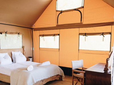 Cliquez pour découvrir toutes les photos de l'HÉBERGEMENT ! tente en toile et bois - Le Camp photo 2